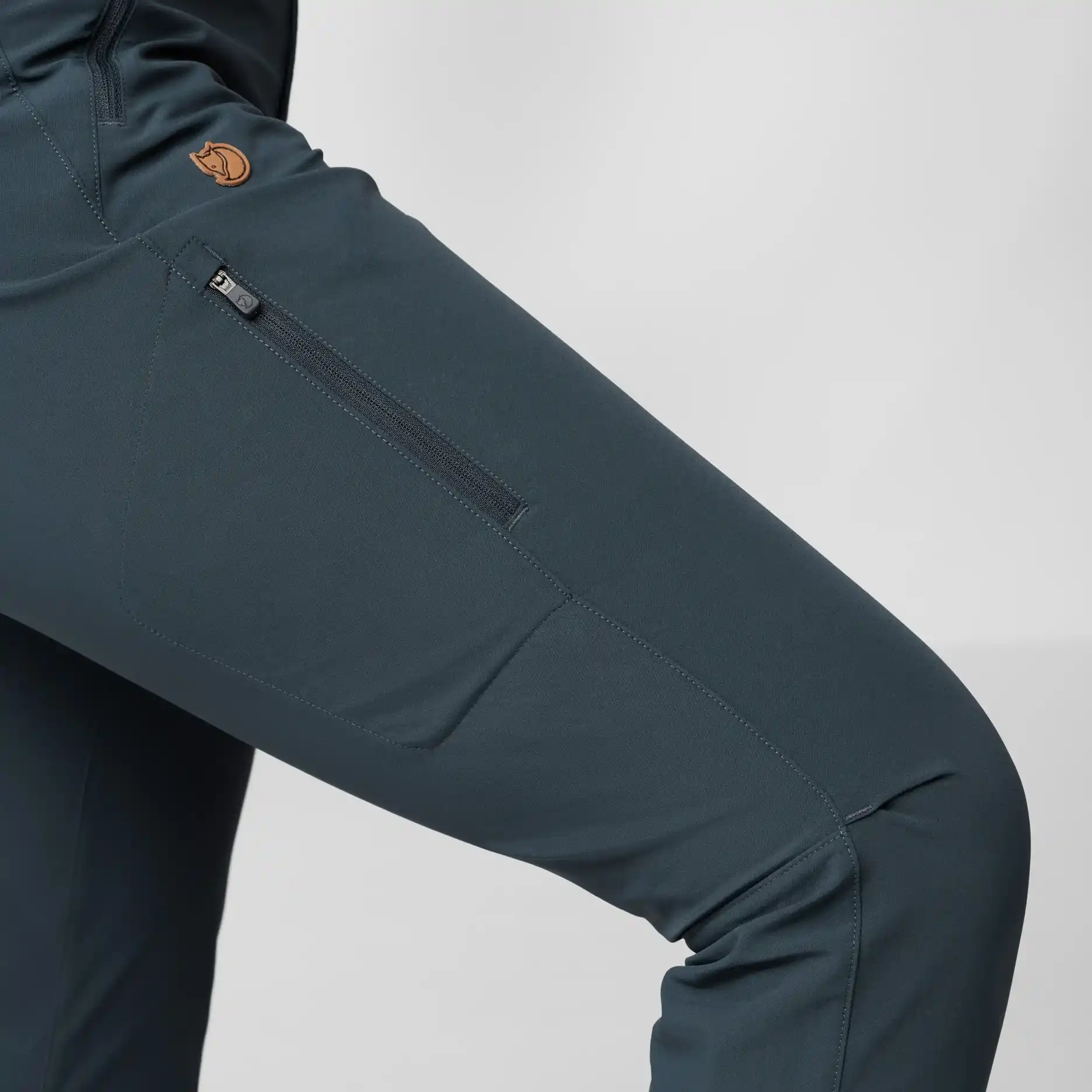 Fjällräven Abisko Trail Stretch Trousers W ženske pohodniške hlače - slika 9