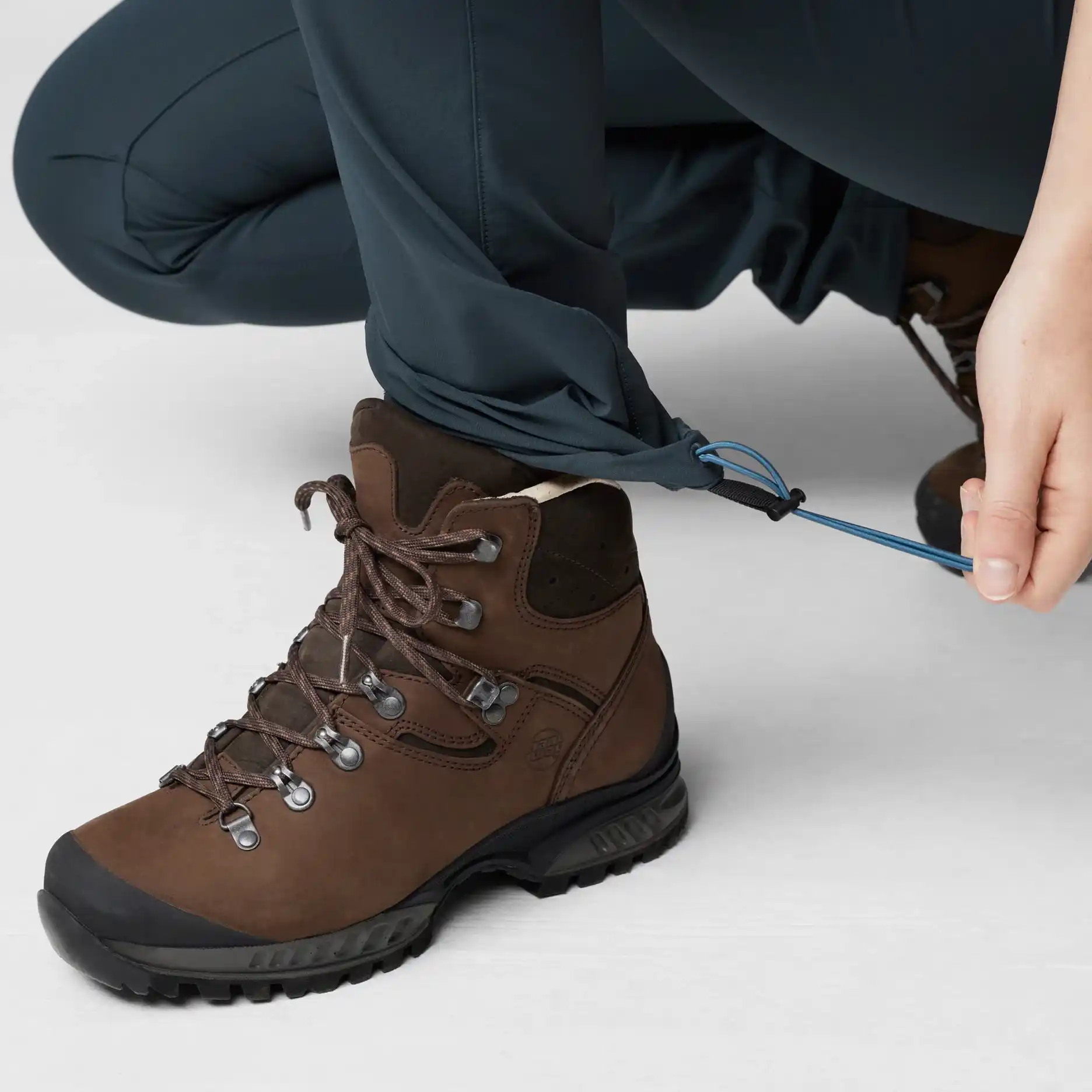 Fjällräven Abisko Trail Stretch Trousers W ženske pohodniške hlače - slika 10